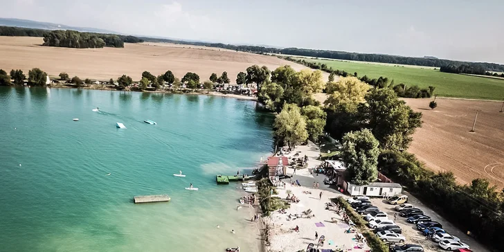 Hodinový pronájem beachvolejbalového kurtu ve Wake Parku Náklo
