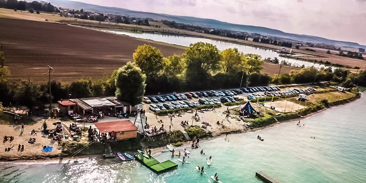 Hodinový pronájem beachvolejbalového kurtu ve Wake Parku Náklo