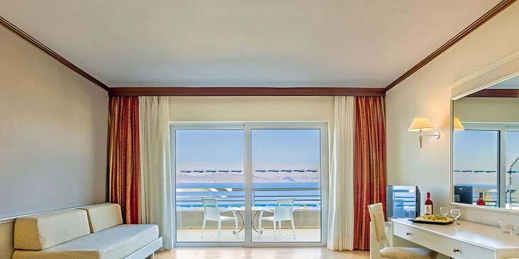 Po příletu vás transfer zaveze do 4* hotelu Kipriotis Aqualand.