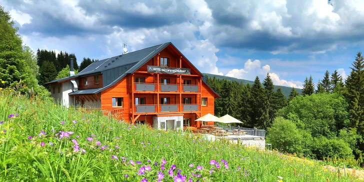 Horský hotel s polopenzí i s výletem na Sněžku za východem slunce