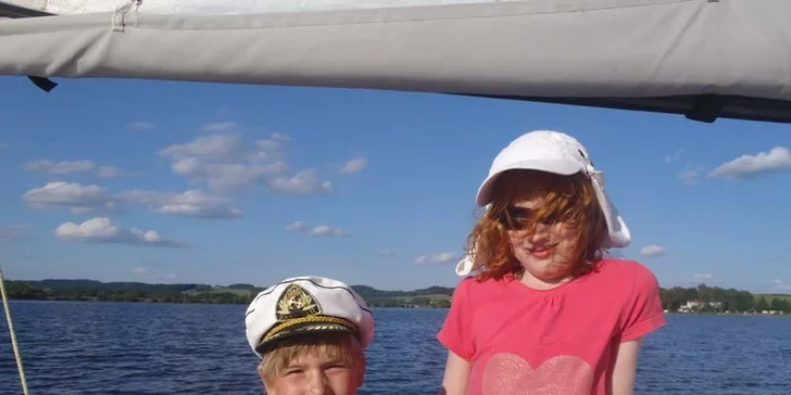 Jízda na jachtě nebo katamaránu s kapitánem