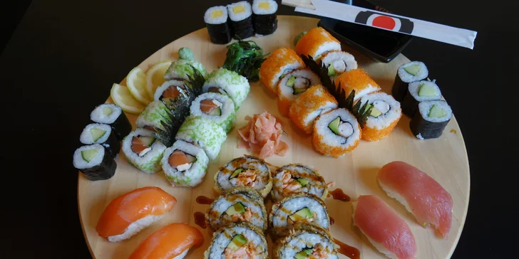 Sushi set Big Sake: maki okurka, maki omeleta, california roll i nigiri losos
