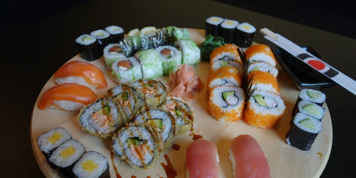 Sushi set Big Sake: maki okurka, maki omeleta, california roll i nigiri losos