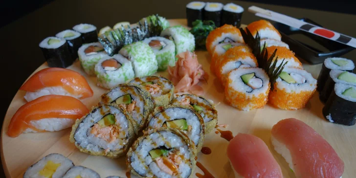 Sushi set Big Sake: maki okurka, maki omeleta, california roll i nigiri losos