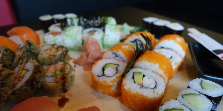 Sushi set Big Sake: maki okurka, maki omeleta, california roll i nigiri losos