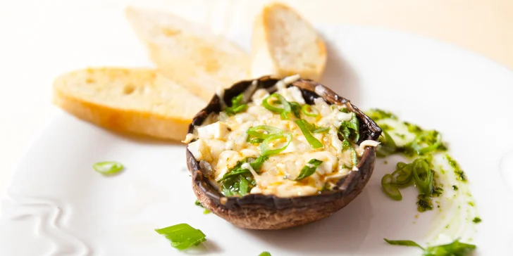 4chodové menu pro 2: portobello, polévka gazpacho i grilovaný filet z lososa