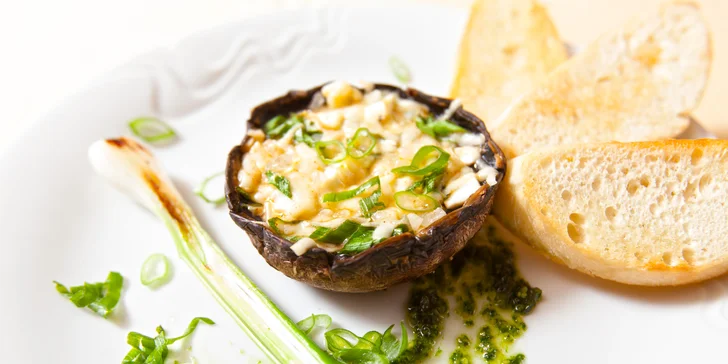 4chodové menu pro 2: portobello, polévka gazpacho i grilovaný filet z lososa