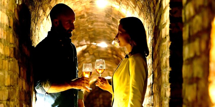 Tajemné Valtické podzemí: prohlídka labyrintu, degustace vín, občerstvení i sklenka jako dárek