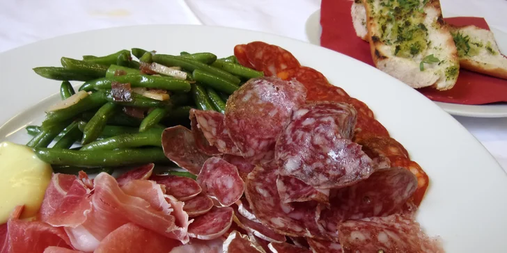 Smlsněte si na španělské kuchyni: 4chodové letní menu s tapas i dezertem