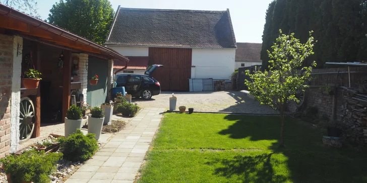 Pohodový pobyt v Lednici: z krásného apartmánu rovnou na zahradu s grilem