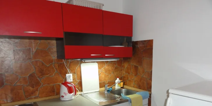 Chorvatsko/Živogošce: 7 nocí ve vybavených apartmánech vč. dopravy