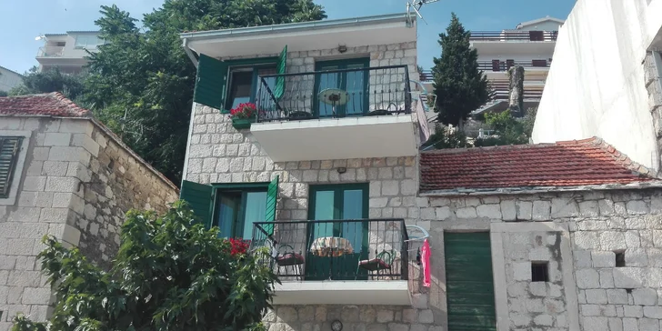 Chorvatsko/Živogošce: 7 nocí ve vybavených apartmánech vč. dopravy
