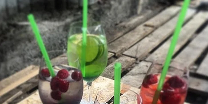 Víkendové osvěžení: 2 nápoje dle výběru - Martini Royal či mražený sorbet