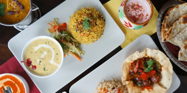 Tříchodové indické menu pro dvě osoby: hlavní chod a předkrm podle výběru