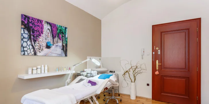 Salon najdete přímo na Místeckém náměstí. 