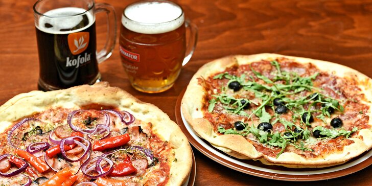 Dvě pizzy podle výběru ze 13 druhů a k nim třeba kofola nebo pivo Janek