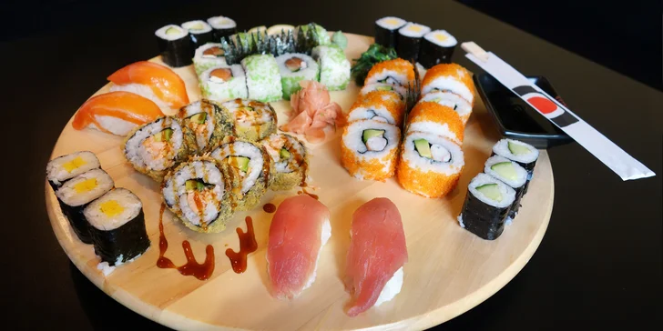 Sushi set Big Sake: maki okurka, maki omeleta, california roll i nigiri losos