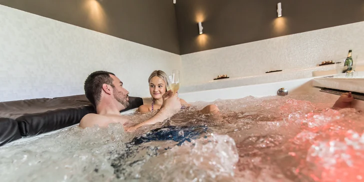 Božský klid: 90 min. v privátním spa s vířivkou, finskou saunou a sektem