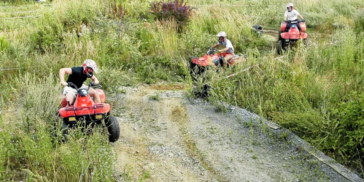 Adrenalinová jízda na čtyřkolce na ATV dráze pro malé i velké