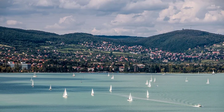 Balaton: jednodenní koupání u křišťálově čistého jezera s dopravou v ceně