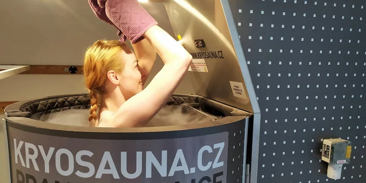 Chladícím médiem je kapalný dusík a dno kabiny je elektricky posouváno.