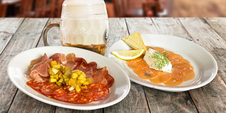 4 talíře teplých a studených tapas podle výběru a 2 piva šnyt
