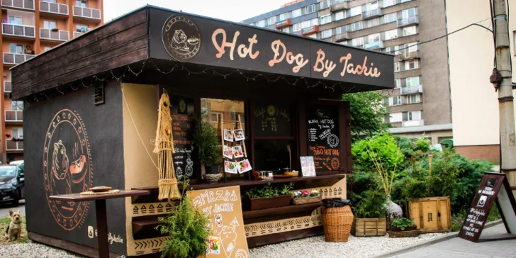 BBQ Hot Dog by Jackie: párek s 90 % masa v opečené bagetě a domácí limo