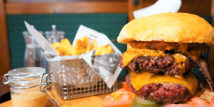 Big Boy Burger s 300 g hovězího masa a hranolky s možností odnosu s sebou