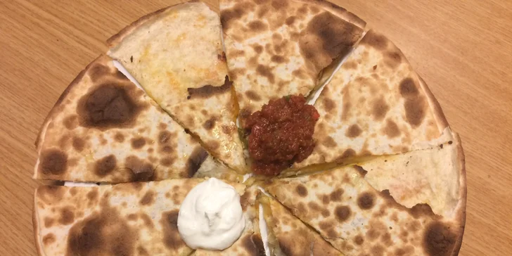 Pauza na Mexiko: Čerstvá quesadilla plněná dle výběru pro 1 nebo 2
