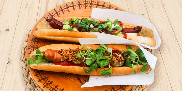 BBQ Hot Dog by Jackie: párek s 90 % masa v opečené bagetě a domácí limo