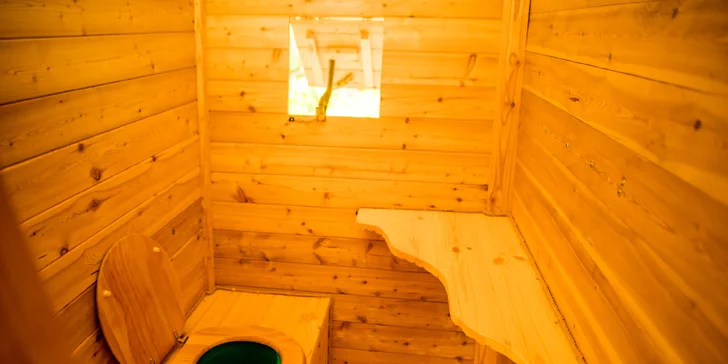 Romantika i dobrodružství: domek v korunách stromů a farmářská snídaně
