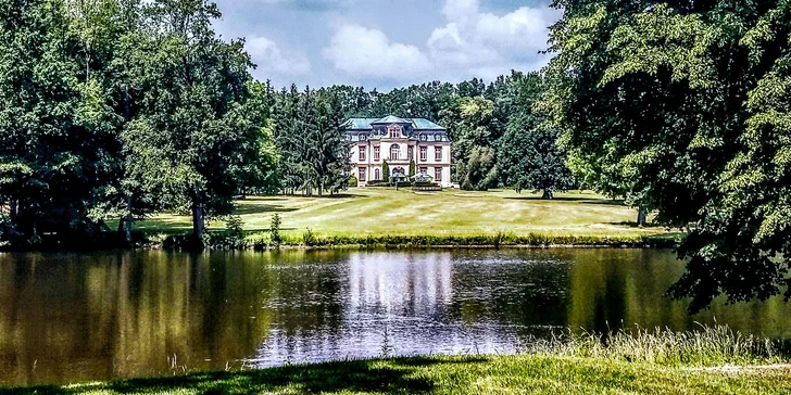Pobyt na zámečku Myštěves: snídaně, odpočinek i celodenní golf