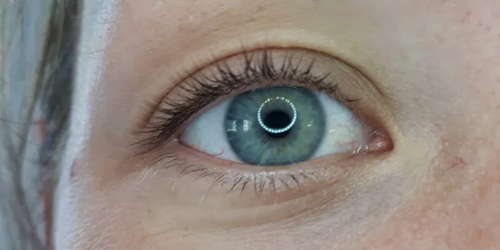 Magicky svůdné a stále přirozené řasy: revoluční technika lash lifting