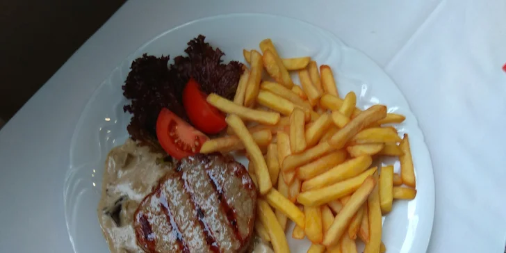 Round steak na grilu, s omáčkou i přílohou dle výběru pro jednoho i pro 2