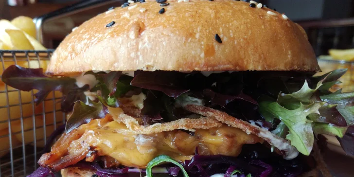Americké léto: burgerové menu s trhanými žebírky a jablečný cider pro dva
