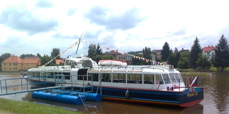 Osobní lodí z Týna nad Vltavou vč. rautu