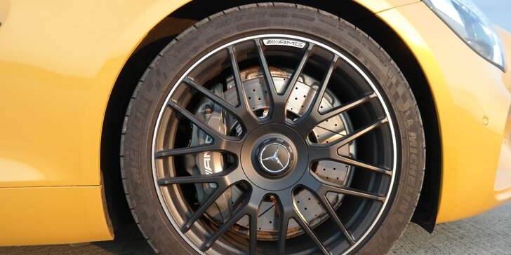 Mercedes Benz AMG GTS V8 BiTurbo: 20 minut jízdy i včetně paliva