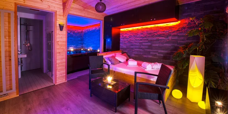 120 minut parádního relaxu u Vltavy: privátní sauna s vířivkou pro dvě osoby