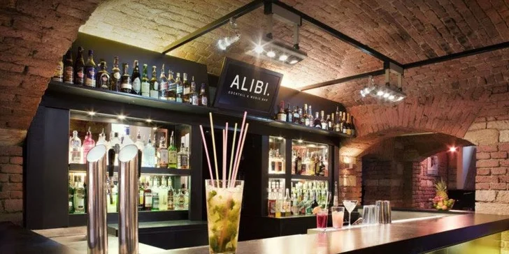 3 koktejly nebo party shooters v baru ALIBI