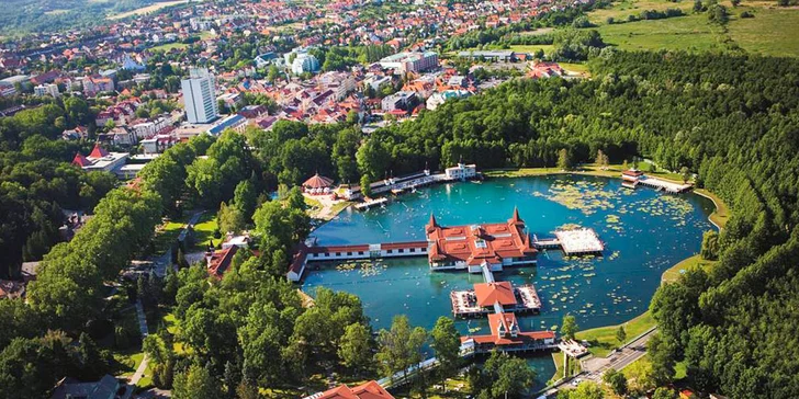 Pobyt v maďarském Hévízu kousek od břehu Balatonu: polopenze a neomezený wellness, až 2 děti zdarma