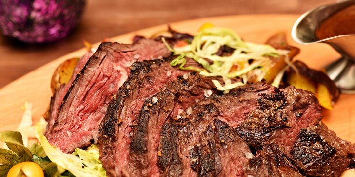 Parádní porce: 400g marinovaný hovězí hanger steak s omáčkou demi glace