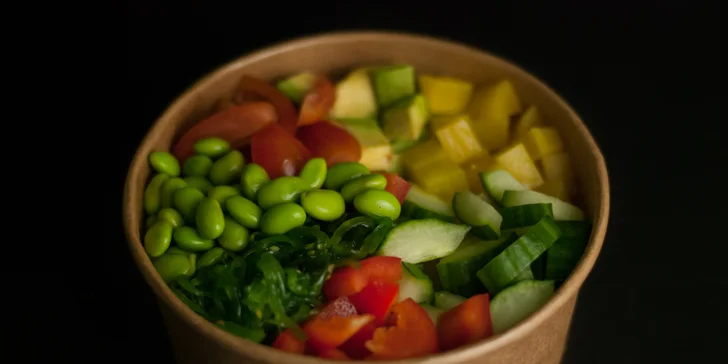 Užije vás na zdravé dobroty? Pak zavítejte do bistra Monkey Sushi, kde vám nachystají poke bowl. 