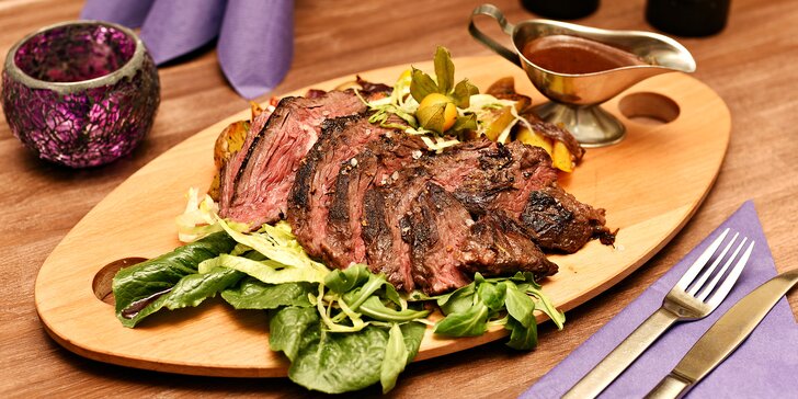Parádní porce: 400g marinovaný hovězí hanger steak s omáčkou demi glace