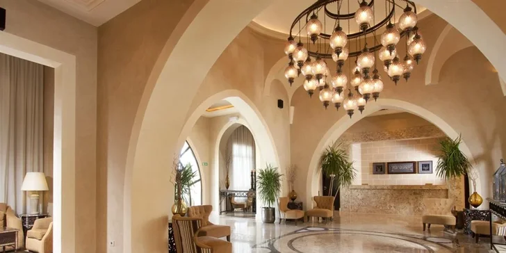 Jaz Dar El Madina**** se nachází v oblasti Madinat Coraya v komplexu pěti hotelů se soukromým zálivem.