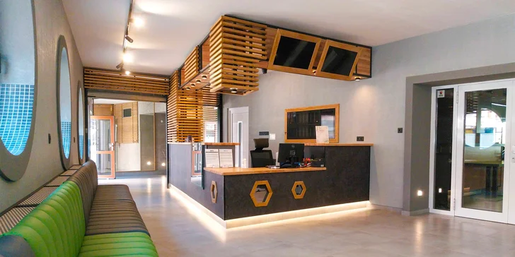 Hotel s hostelem se nachází v klidné části Liberce kousek od vodní přehrady.