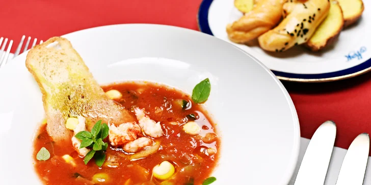 4chodové menu pro dva U Modré kachničky: polévka, filet z candáta i parfait