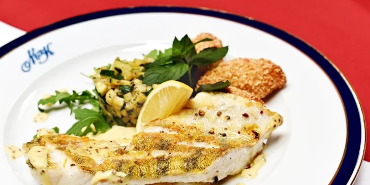 4chodové menu pro dva U Modré kachničky: polévka, filet z candáta i parfait