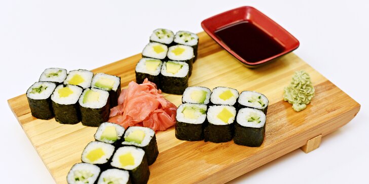 Pestrý výběr sushi setů v restaurantu Fuji nebo k odnosu s sebou