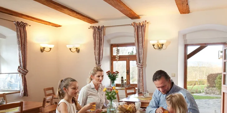 Rodinný pobyt v penzionu s bazénem, hřištěm a poníky – poslední termíny