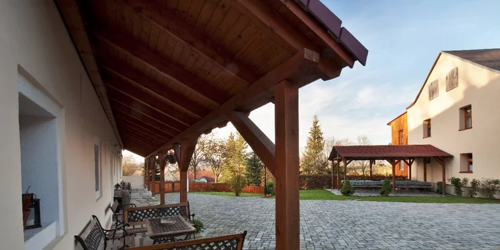 Romantika blízko Karlových Varů: bazén, wellness procedury a polopenze